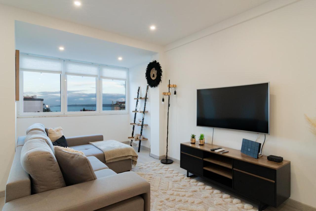 Stylish Apartment W/ River View By Lovelystay Oeiras Exteriér fotografie